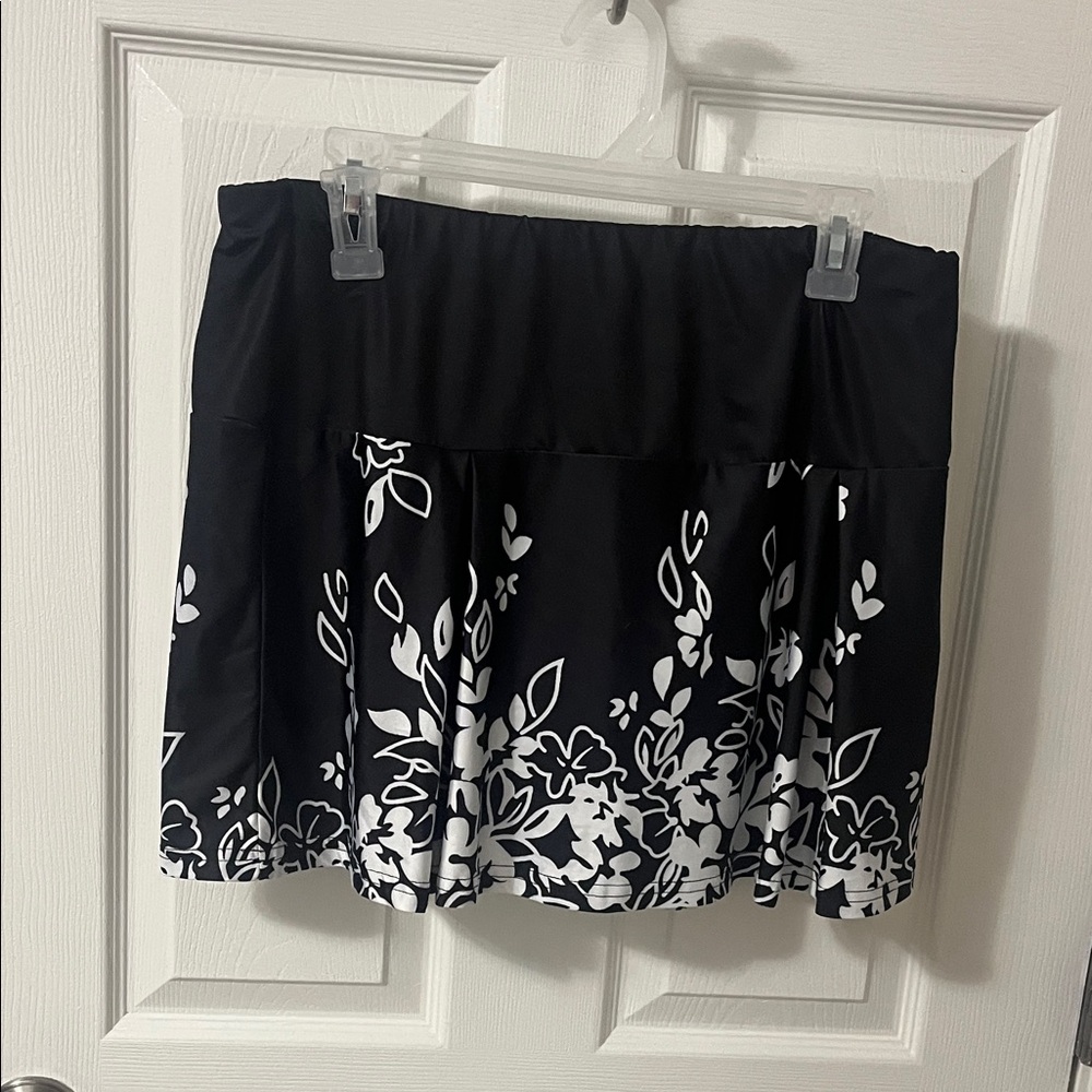 Black and White Floral Women's Skort